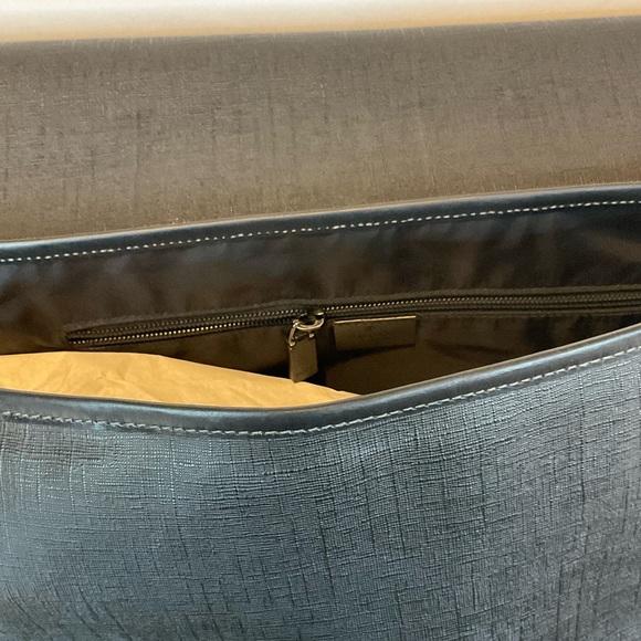 Gucci Messenger bag with flap. Excellent condition. - Picture 5 of 10